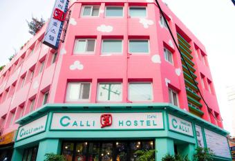 Calli Hostel allows 18 year olds to book a room
