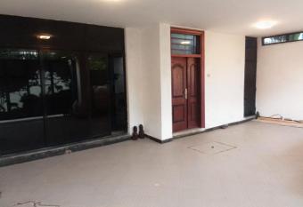 Near to bole and best place to be with family has Balcony rooms