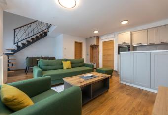 Velika Recepcija 37 allows 18 year olds to book a room