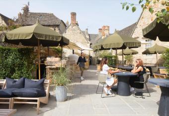 BULL Burford allows 18 year olds to book a room