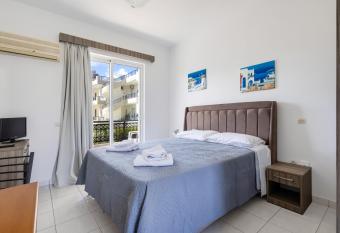 Johnhara Studios & Apartments has Balcony rooms