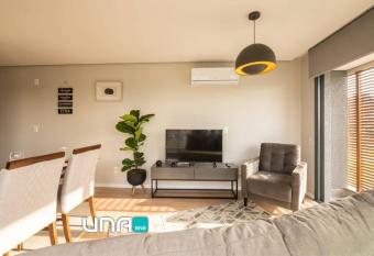 Vista para o Parque Una com garagem allows 18 year olds to book a room