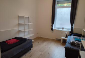 Ferienwohnung Monteurwohnung Messewohnung Krefeld 5 Personen N  he D  sseldorf has Balcony rooms