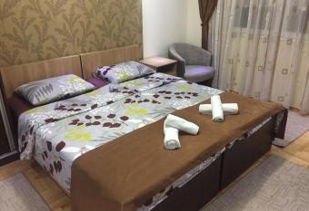 Apartments 4 seasons allows 18 year olds to book a room