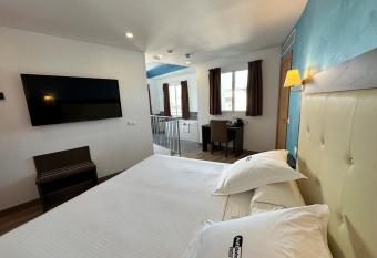 Ant  doto Rooms Zocodover has rooms with a private hot tub