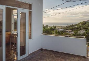 Casa Blanca Mountain and Ocean Views allows 18 year olds to book a room