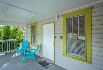 1940 cottage seen on FYI, 2bd 2ba has Balcony rooms