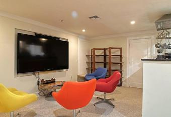 Gator Passage C- Close to Campus allows 18 year olds to book a room