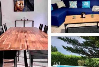 Maison - Piscine & Campagne has Balcony rooms