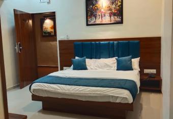 Hotel The Royal In has Balcony rooms