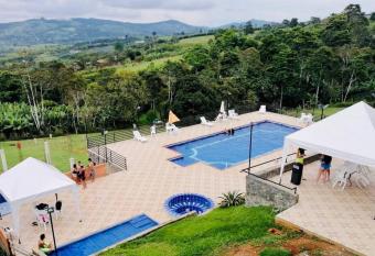 Buen Vivir Restrepo a 30 minutos Lago Calima has Balcony rooms