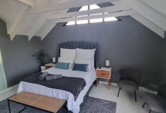 Peak Paradise at Kommetjie has rooms with a private hot tub