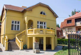Sme  taj Olivera Ni  ka Banja has Balcony rooms