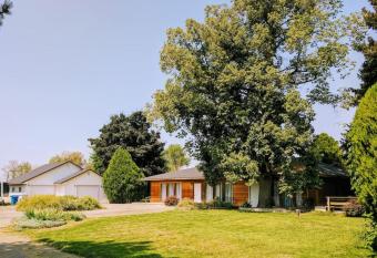 Wingate - Meridian, Cozy Acreage in the heart of the city has Balcony rooms