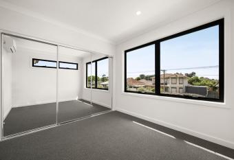 Brand new comfortable room in a beautiful suburb allows 18 year olds to book a room