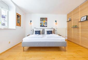 Auszeit in der Altstadt allows 18 year olds to book a room