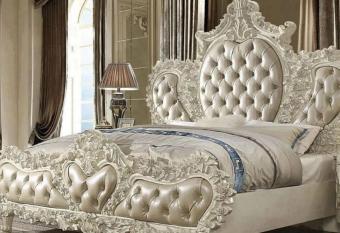 Empress Palace Hotel has rooms with a private hot tub