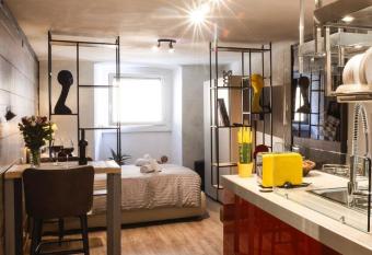La Casa dello Stilista allows 18 year olds to book a room