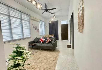 Cozy11A#6pax#Netflix#BukitMertajam#lovelycozyhouse has Balcony rooms