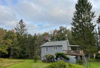 Quite Cozy Wooded Hideaway has Balcony rooms