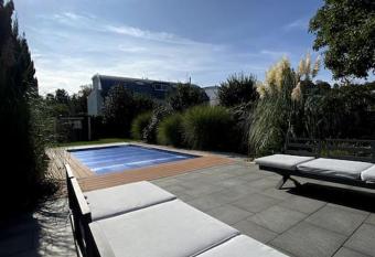 Villa mit pool has Balcony rooms