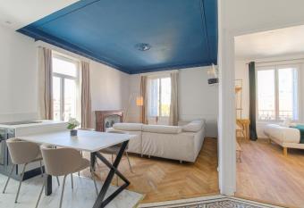 Versailles has Balcony rooms