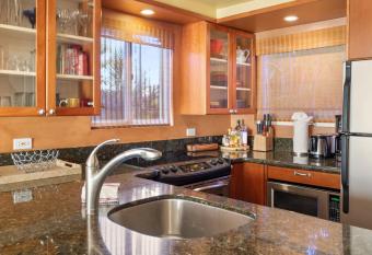 Orchid Suite in South Maui, across from the beach, 1 bedroom sleeps 4 has Balcony rooms