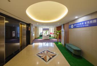 Rich & Free Hotel - Fuzhong allows 18 year olds to book a room