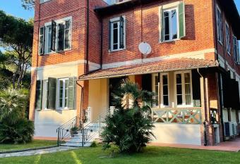 Villa Liberty al mare has Balcony rooms