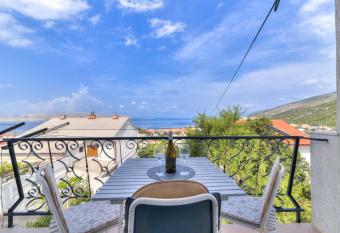 Apartman Sunce allows 18 year olds to book a room