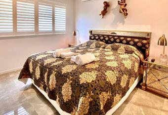 Villa Corallina allows 18 year olds to book a room