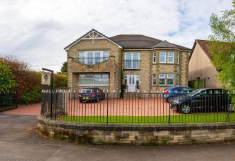 Springfield Lodge Bed and Breakfast allows 18 year olds to book a room