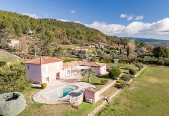 Lannilou allows 18 year olds to book a room