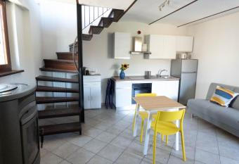 Casa Lucrezia has Balcony rooms