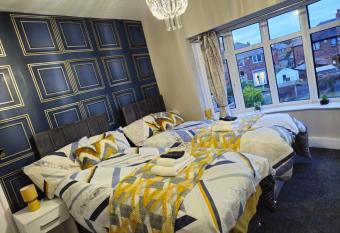 Clifton House, For Holidays, Contractors, Relocation, Work, Etc, Free Parking and Wifi allows 18 year olds to book a room