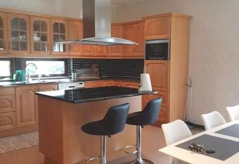 Lyxvilla i Karlshamn has rooms with a private hot tub