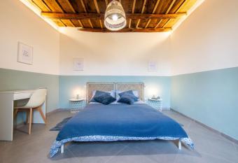 Via Camerina 3 allows 18 year olds to book a room