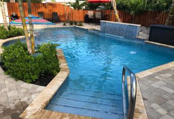 Billy's Resort- Men Only - Solo Hombres allows 18 year olds to book a room