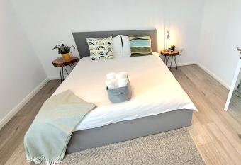 Homestay near motorway allows 18 year olds to book a room