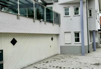 flexible, sch  ne und gut aussehende Feriensuite (f  r Stadtliebhaber, Shopper, Naturliebhaber und Entspannungssuchende) has Balcony rooms