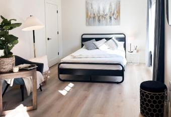 Brand New Modern Apartment has Balcony rooms