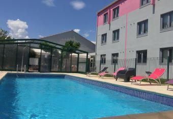 Kyriad Montpellier A  roport - Gare Sud de France allows 18 year olds to book a room