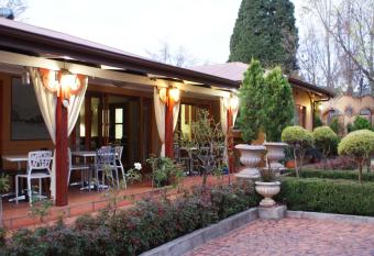 Hampton House Guest House has Balcony rooms