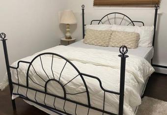 Beautiful two bedroom apartment. has rooms with a private hot tub