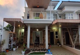 Villa Terrace Batu Malang Kav 4 has Smoking/Balcony rooms