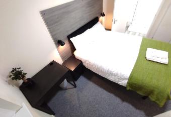 Osney Juniper Studio - Self Contained Studio Flat allows 18 year olds to book a room
