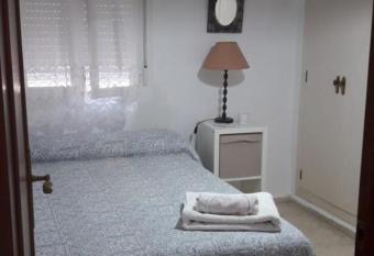 Habitaciones bonitas allows 18 year olds to book a room