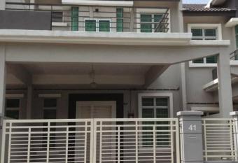 DAlyaHomestay allows 18 year olds to book a room