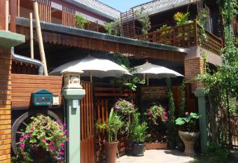 Baitong Homestay allows 18 year olds to book a room