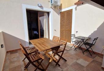 CASA MADE  allows 18 year olds to book a room